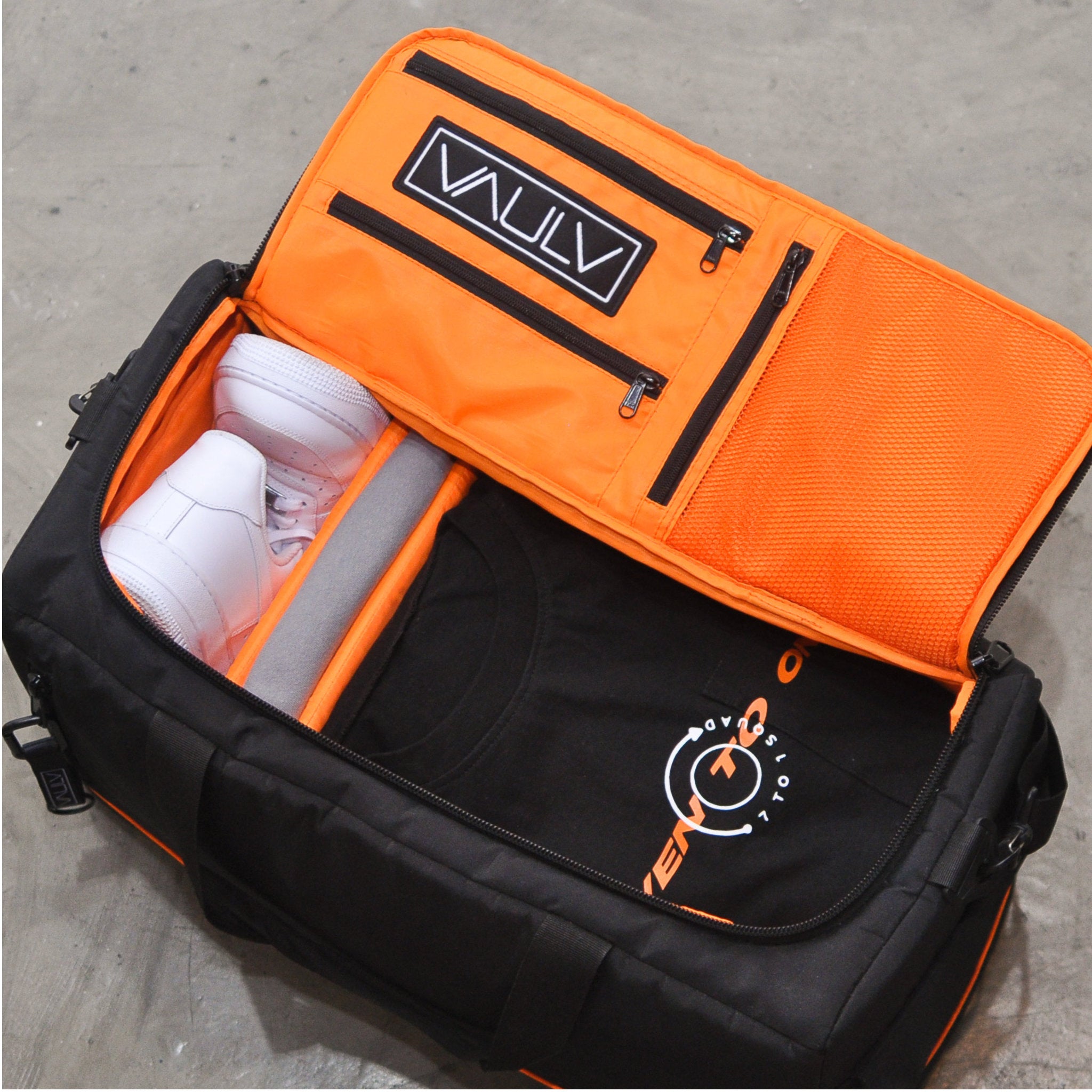 vaulv duffle bag